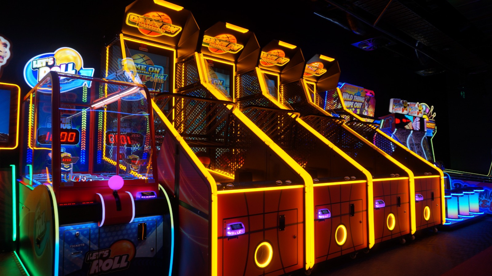 Arcade basketball and skill games at Play It Southbank Melbourne